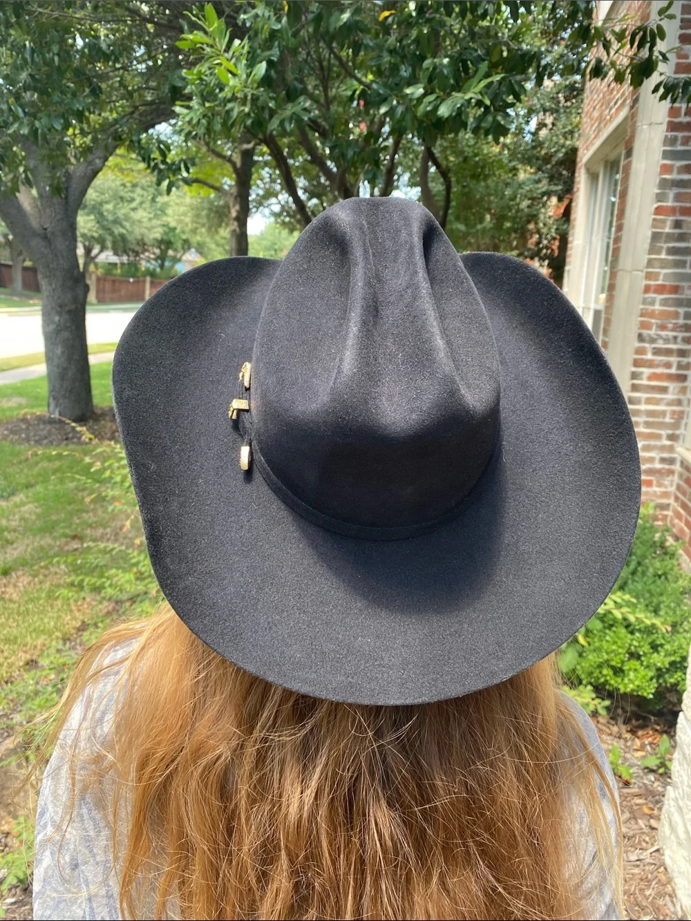 Larry Mahan 4X Classic Black Felt Cowboy Hat with gold buckle hatband
